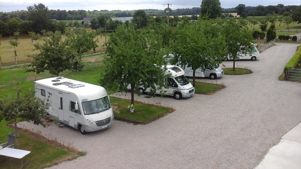 Aire camping-car  Carsix (27300) - Photo 1